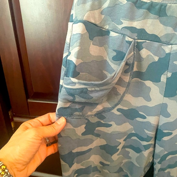 French Terry Cropped Camo Joggers - Picture 4 of 9